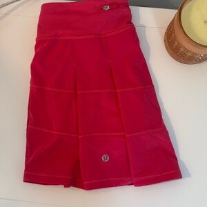Lipgloss pink LULULEMON PACE RIVAL SKIRT!